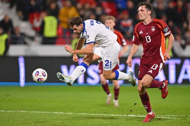 SERBIA vs LATVIA OGNJEN MIMOVIC vs RAIVIS JURKOVSKIS fudbaler football Serbia vs Latvia FIFA World Cup, WM, Weltmeisterschaft, Fussball qualification match at Dubocica stadiuim , Leskovac 16.11.2025 Foto: FOOTBALL, SERBIA, LATVIA, FIFA WORLD CUP QUALIFICATIONS MATCH Leskovac Dubocica stadium Serbia Copyright: xMarkoxMetlas xMNxPressx