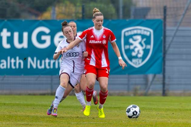Ingolstadt, Deutschland 16. November 2025: DFB Pokal Frauen - 1 8 Finale - 2025 2026 - FC Ingolstadt 04 vs. FC Bayern München Im Bild: v. li. im Zweikampf Lea Wolski (FCI) und Alara Sehitler (FCB) ESV Stadion Bayern Copyright: xFotostandx xSchäferx