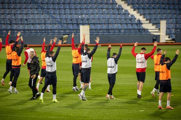 Training session of Montenegro National Football Team Players warm up during Montenegro training session ahead FIFA World Cup, WM, Weltmeisterschaft, Fussball qualifier match between Montenegro and Croatia on November 16, 2025 in Podgorica, Montenegro. Croatia will play against Montenegro on November 17.  StefanxIvanovic PIXSELL