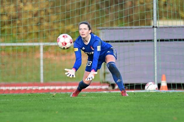 Fußball I Frauen I Saison 2025-2026 I Regionalliga Nord I 10. Spieltag I SV Henstedt-Ulzburg - SpVg Aurich I 16.11.2025 Jule Götz (33, SpVg Aurich) fängt einen Ball ab. Henstedt-Ulzburg Beckersberg Stadion Schleswig-Holstein Deutschland Copyright: xLobeca WolfxGebhardtx