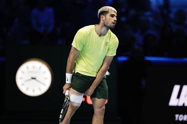 Spain s Carlos Alcaraz reacts during the singles final tennis match of the ATP, Tennis Herren World Tour Finals against Italy s Jannik Sinner at the Inalpi Arena in Turin, Italy - Sunday, Nov. 16, 2025. - Tennis  Copyright: xMarcoxAlpozzi LaPressex