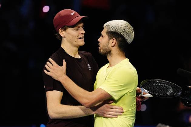 Italy s Jannik Sinner greats Alcaraz after winning the singles final tennis match of the ATP, Tennis Herren World Tour Finals against Spain s Carlos Alcaraz at the Inalpi Arena in Turin, Italy - Sunday, Nov. 16, 2025. - Tennis  Copyright: xMarcoxAlpozzi LaPressex