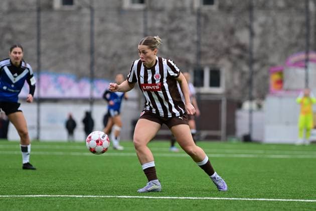 Fußball I Frauen I Saison 2025-2026 I Regionalliga Nord I 10. Spieltag I FC St. Pauli - Hamburger SV U20 I 16.11.2025 Merle Oppenheim (4, FC St. Pauli) Hamburg Stadion an der Feldstraße Hamburg Deutschland Copyright: xLobeca FelixxSchlikisx
