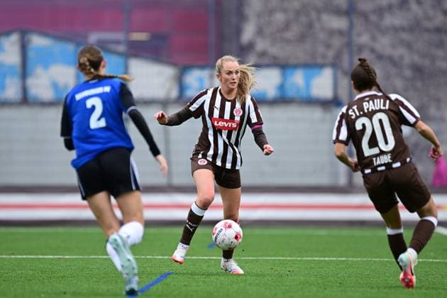 Fußball I Frauen I Saison 2025-2026 I Regionalliga Nord I 10. Spieltag I FC St. Pauli - Hamburger SV U20 I 16.11.2025 Annie Mcintosh Kingman (14, FC St. Pauli) mitte Hamburg Stadion an der Feldstraße Hamburg Deutschland Copyright: xLobeca FelixxSchlikisx