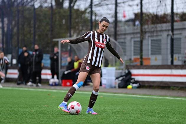 Fußball I Frauen I Saison 2025-2026 I Regionalliga Nord I 10. Spieltag I FC St. Pauli - Hamburger SV U20 I 16.11.2025 Gianna Nicoleit (3, FC St. Pauli) Hamburg Stadion an der Feldstraße Hamburg Deutschland Copyright: xLobeca FelixxSchlikisx