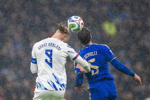 251116 Erling Braut Haaland of Norway and Manuel Locatelli of Italy during the FIFA World Cup, WM, Weltmeisterschaft, Fussball Qualifier football match between Italy and Norway on November 16, 2025 in Milan. Photo: Vegard Grott BILDBYRAN kod VG VG0836 bbeng fotball football soccer fotboll fifa world cup qualifiers european qualifiers 2026 uefa world cup qualifiers vm-kvalifisering vm kvalik vm kval norge norway italien italia italy milano Copyright: VEGARDxGRoTT BB251116VG041