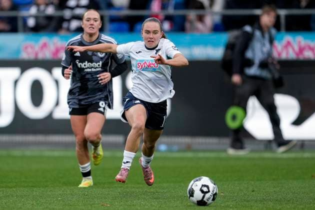 v.li.: Lisanne Gräwe (SGE, 8), Marie Steiner (TSG, 19), Aktion, Action, Spielszene, 16.11.2025, Sinsheim (Hoffenheim) (Deutschland), Fussball, DFB-Pokal der Frauen, Achtelfinale, TSG 1899 Hoffenheim - Eintracht Frankfurt, DFB DFL REGULATIONS PROHIBIT ANY USE OF PHOTOGRAPHS AS IMAGE SEQUENCES AND OR QUASI-VIDEO.