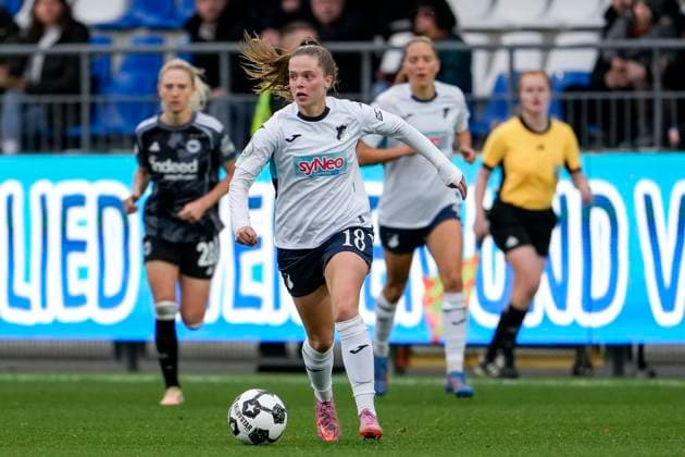 Valesca Ampoorter (TSG, 18), am Ball, Aktion, Action, Spielszene, 16.11.2025, Sinsheim (Hoffenheim) (Deutschland), Fussball, DFB-Pokal der Frauen, Achtelfinale, TSG 1899 Hoffenheim - Eintracht Frankfurt, DFB DFL REGULATIONS PROHIBIT ANY USE OF PHOTOGRAPHS AS IMAGE SEQUENCES AND OR QUASI-VIDEO.