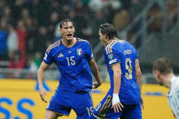 Pio Esposito (Italy) celebrates after scoring his team s first goal, FIFA World Cup, WM, Weltmeisterschaft, Fussball 2026 Qualifier, Italy v Norway, San Siro Stadium, November 16, 2025, Milan, Italy.
