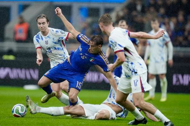 Pio Esposito (Italy) in action, FIFA World Cup, WM, Weltmeisterschaft, Fussball 2026 Qualifier, Italy v Norway, San Siro Stadium, November 16, 2025, Milan, Italy.