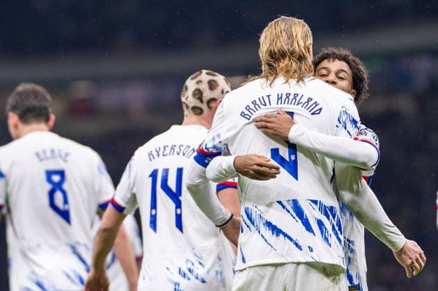 251116 Erling Braut Haaland and Oscar Bobb of Norway celebrate after 1-2 during the FIFA World Cup, WM, Weltmeisterschaft, Fussball Qualifier football match between Italy and Norway on November 16, 2025 in Milan. Photo: Vegard Grott BILDBYRAN kod VG VG0836 bbeng fotball football soccer fotboll fifa world cup qualifiers european qualifiers 2026 uefa world cup qualifiers vm-kvalifisering vm kvalik vm kval norge norway italien italia italy milano jubel Copyright: VEGARDxGRoTT BB251116VG100