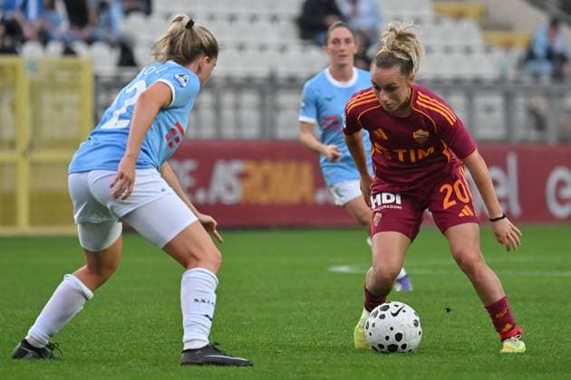 CALCIO - Serie A Femminile - AS Roma vs SS Lazio Women Lucy Ashworth-Clifford of SS Lazio Woman,Giada Greggi of AS Roma woman during the match Serie A Women s AS Roma v SS Lazio at The Fontane stadium in Rome, Italy, Nov 16th, 2025. Mattia Vian Rome Italy  Copyright: xIPAxSport ABACAx