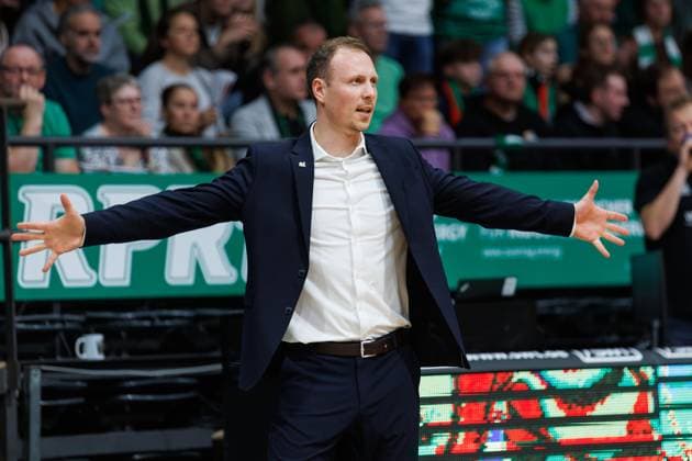 Jacques Schneider (Gladiators Trier) an der Seitenlinie, Vet Concept Gladiators Trier vs FC Bayern Basketball, Basketball, BBL Pokal, Viertelfinale, Saison 2025 2026, 16.11.2025 Vet Concept Gladiators Trier vs FC Bayern Basketball, Basketball, BBL Pokal, Viertelfinale, Saison 2025 2026, 16.11.2025 Copyright: xEibner-Pressefoto AlexanderxNeisx EP_ANS