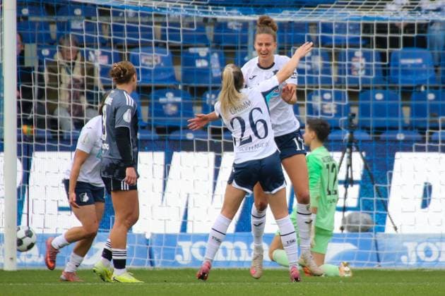 16.11.2025, xgrfx, Fussball DFB Pokal Frauen Achtelfinale , TSG Hoffenheim - Eintracht Frankfurt v.l. Tor, Franziska Harsch (TSG Hoffenheim) (DFL DFB REGULATIONS PROHIBIT ANY USE OF PHOTOGRAPHS as IMAGE SEQUENCES and or QUASI-VIDEO) Dietmar-Hopp Stadion