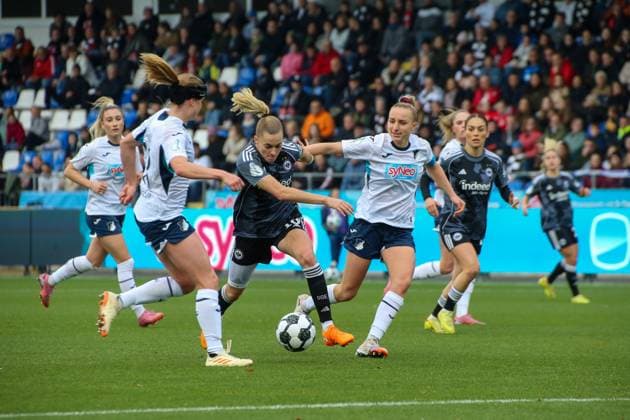 16.11.2025, xgrfx, Fussball DFB Pokal Frauen Achtelfinale , TSG Hoffenheim - Eintracht Frankfurt v.l. Wielle Douma (TSG Hoffenheim), Laura Freigang (Eintracht Frankfurt), Vanessa Diehm (TSG Hoffenheim) (DFL DFB REGULATIONS PROHIBIT ANY USE OF PHOTOGRAPHS as IMAGE SEQUENCES and or QUASI-VIDEO) Dietmar-Hopp Stadion *** 16 11 2025, xgrfx, Fußball DFB Pokal Frauen Achtelfinale , TSG Hoffenheim Eintracht Frankfurt v l Wielle Douma TSG Hoffenheim , Laura Freigang Eintracht Frankfurt , Vanessa Diehm TSG Hoffenheim DFL DFB REGULATIONS PROHIBIT ANY USE OF PHOTOGRAPHS as IMAGE SEQUENCES and or QUASI VIDEO Dietmar Hopp Stadion
