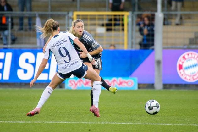 16.11.2025, xgrfx, Fussball DFB Pokal Frauen Achtelfinale , TSG Hoffenheim - Eintracht Frankfurt v.l. Jill Janssens (TSG Hoffenheim), Nadine Riesen (Eintracht Frankfurt) (DFL DFB REGULATIONS PROHIBIT ANY USE OF PHOTOGRAPHS as IMAGE SEQUENCES and or QUASI-VIDEO) Dietmar-Hopp Stadion