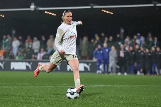 DFB-Pokal Frauen: RB Leipzig - SV Werder Bremen; 16.11.2025 Juliane Wirtz (28, Werder Bremen) schießt einen Elfmeter. Fußball, DFB-Pokal Frauen, Saison 2025 2026, Achtelfinale: RB Leipzig vs. SV Werder Bremen am 16.11.2025, Trainingszentrum Cottaweg, Leipzig. DFB REGULATIONS PROHIBIT ANY USE OF PHOTOGRAPHS AS IMAGE SEQUENCES AND OR QUASI-VIDEO. Copyright: xBEAUTIFULxSPORTS JanxKaeferx