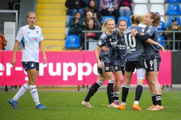 16.11.2025, xgrfx, Fussball DFB Pokal Frauen Achtelfinale , TSG Hoffenheim - Eintracht Frankfurt v.l. Tor, Geraldine Reuteler (Eintracht Frankfurt) (DFL DFB REGULATIONS PROHIBIT ANY USE OF PHOTOGRAPHS as IMAGE SEQUENCES and or QUASI-VIDEO) Dietmar-Hopp Stadion