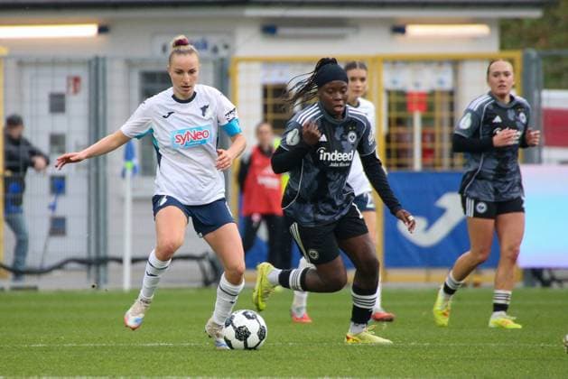 16.11.2025, xgrfx, Fussball DFB Pokal Frauen Achtelfinale , TSG Hoffenheim - Eintracht Frankfurt v.l. Vanessa Diehm (TSG Hoffenheim), Nicole Anyomi (Eintracht Frankfurt) (DFL DFB REGULATIONS PROHIBIT ANY USE OF PHOTOGRAPHS as IMAGE SEQUENCES and or QUASI-VIDEO) Dietmar-Hopp Stadion