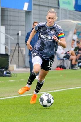 16.11.2025, xgrfx, Fussball DFB Pokal Frauen Achtelfinale , TSG Hoffenheim - Eintracht Frankfurt v.l. Laura Freigang (Eintracht Frankfurt) (DFL DFB REGULATIONS PROHIBIT ANY USE OF PHOTOGRAPHS as IMAGE SEQUENCES and or QUASI-VIDEO) Dietmar-Hopp Stadion
