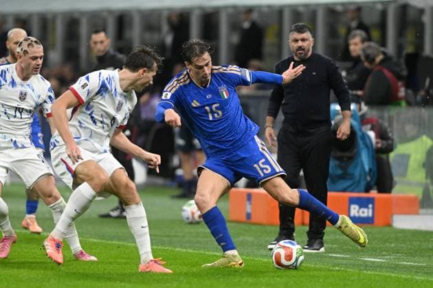 FRANCESCO PIO ESPOSITO, Italia, World Cup 2026 Qualifying, Italy-Norway 1-4, azione, action, contrasto QUALIFICAZIONI MONDIALI 2026 ITALIA-NORVEGIA 1-4
