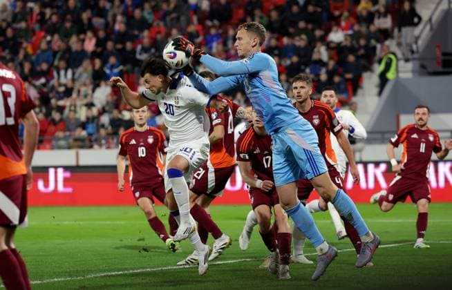 Serbia vs Latvia, Group K World Cup 2026 European Qualifiers Leskovac, Serbia. 16th Nov, 2025. Serbia s Lazar Samardzic and Latvia s goalkeeper Krisjanis Zviedris during the Group K World Cup 2026 European Qualifiers football match between Serbia and Latvia on November 16. 2025. in Leskovac, Serbia. Leskovac Serbia Copyright: xPedjaxMilosavljevic STARSPORTx