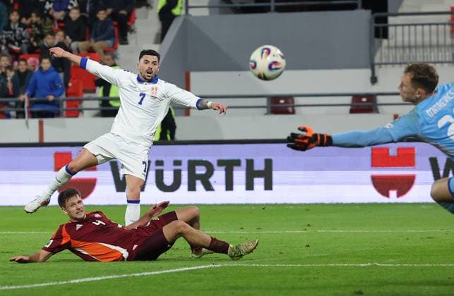 Serbia vs Latvia, Group K World Cup 2026 European Qualifiers Leskovac, Serbia. 16th Nov, 2025. Serbia s Nemanja Radonjic vies with Latvia s goalkeeper Krisjanis Zviedris and Roberts Veips during the Group K World Cup 2026 European Qualifiers football match between Serbia and Latvia on November 16. 2025. in Leskovac, Serbia. Leskovac Serbia Copyright: xPedjaxMilosavljevic STARSPORTx