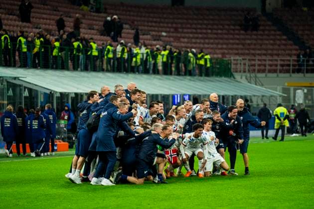 Football, World Cup qualification Italy Norway Milan, Italy 20251116 Norway celebrates after the World Cup qualifying match in football between Norway and Italy at San Siro Photo Fredrik Varfjell NTB Milano Italy EDITORIAL USE ONLY RESTRICTED USE FOR BETTING COMPANIES  Copyright: xFredrikxVarfjellx xNTBx