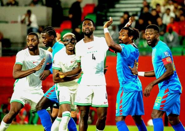 RABAT, MOROCCO - NOVEMBER 16; Semi Ajayi, Victor Osimhen and Wilfred Ndidi of Nigeria and Samuel Moutoussamy and Chancel Mbemba of Dr Congo during the 2026 FIFA World Cup, WM, Weltmeisterschaft, Fussball Playoffs between Nigeria and Dr Congo at Prince Moulay El Hassan Stadium on November 16, 2025 in Rabat, Morocco. Photo by Shengolpixs Copyright: xKarpushevx