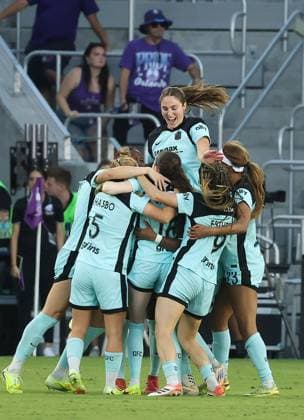 November 16, 2025, Orlando, Fl - Florida, USA: Gotham FC players celebrate after a goal during the NWSL semifinal playoff match against Orlando Pride at Inter&Co Stadium in Orlando, Florida, on Sunday, Nov. 16, 2025. Gotham FC won the game 1-0. Orlando USA - ZUMAm67_ 20251116_zaf_m67_009 Copyright: xStephenxM.xDowellx