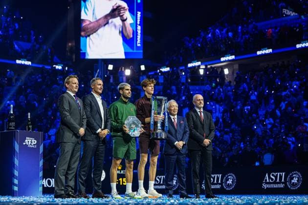 Nitto ATP, Tennis Herren Finals 2025 - Day 8 Jannik Sinner of Italy plays in the Final Men s Singles Round match against Carlos Alcaraz of Spain during day eight and the final of the Nitto ATP Finals 2025 at Inalpi Arena in Turin, Italy, on November 16, 2025. Turin Turin Italy  Copyright: xMiguelxReisx originalFilename:reis-notitle251116_npxMk.jpg