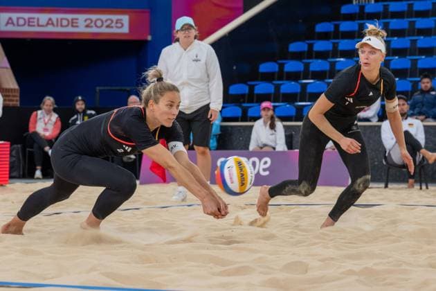 RECORD DATE NOT STATED Beach volleyball, Beachvolleyball World Championships Adelaide, Australia 17.11.2025 ADELAIDE, AUSTRALIA - NOVEMBER 17: Louisa Lippmann (Player 2 - GER), Linda Bock (Player 1 - GER) during the Beach Volleyball World Championships at Adelaide on November 17, 2025 in Adelaide, Australia. Copyright: xBEAUTIFULxSPORTS PeterxWeberx