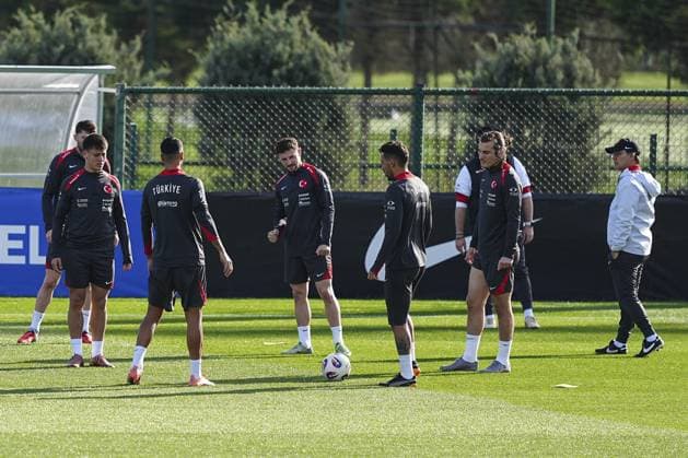 Ahead of Turkiye v Spain - FIFA World Cup, WM, Weltmeisterschaft, Fussball 2026 Qualifying match ISTANBUL, TURKIYE – NOVEMBER 17: Arda Guler (2nd L) and Caglar Soyuncu (2nd R) of Turkiye attend a training session ahead of the 2026 FIFA World Cup European Qualifiers Group E sixth and final match between Turkiye and Spain at Turkish Football Federation Hasan Dogan National Teams Camp and Training Facilities in Istanbul, Turkiye on November 18, 2025. Agit Erdi Ulukaya Anadolu Istanbul Turkey. Editorial use only. Please get in touch for any other usage.  Copyright: x2025xAnadoluxAgitxErdixUlukayax