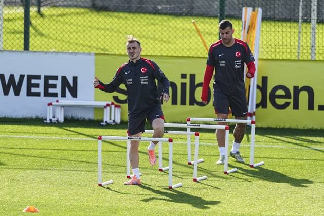 Ahead of Turkiye v Spain - FIFA World Cup, WM, Weltmeisterschaft, Fussball 2026 Qualifying match ISTANBUL, TURKIYE – NOVEMBER 17: Kerem Akturkoglu (L) and Abdulkerim Bardakci (R) of Turkiye attend a training session ahead of the 2026 FIFA World Cup European Qualifiers Group E sixth and final match between Turkiye and Spain at Turkish Football Federation Hasan Dogan National Teams Camp and Training Facilities in Istanbul, Turkiye on November 18, 2025. Agit Erdi Ulukaya Anadolu Istanbul Turkey. Editorial use only. Please get in touch for any other usage.  Copyright: x2025xAnadoluxAgitxErdixUlukayax