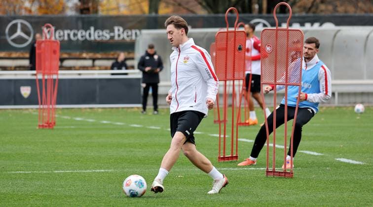 BAU 17.11..2025 Stuttgart Fußball VfB Stuttgart Training, Angelo Stiller