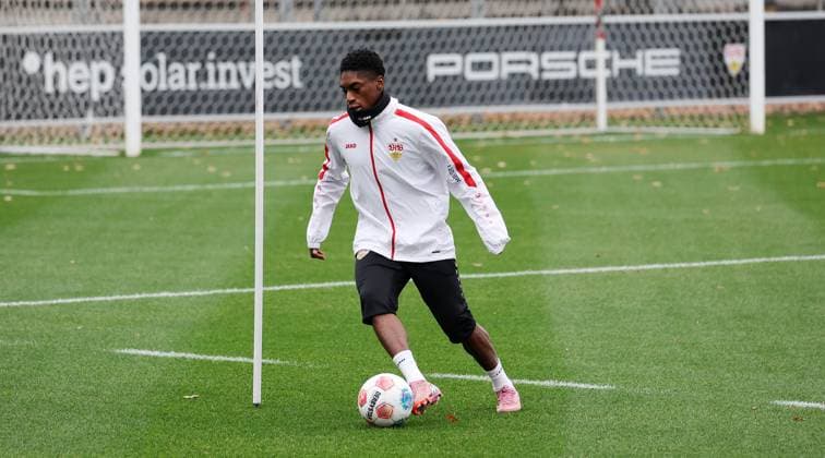 BAU 17.11..2025 Stuttgart Fußball VfB Stuttgart Training, Justin Diehl