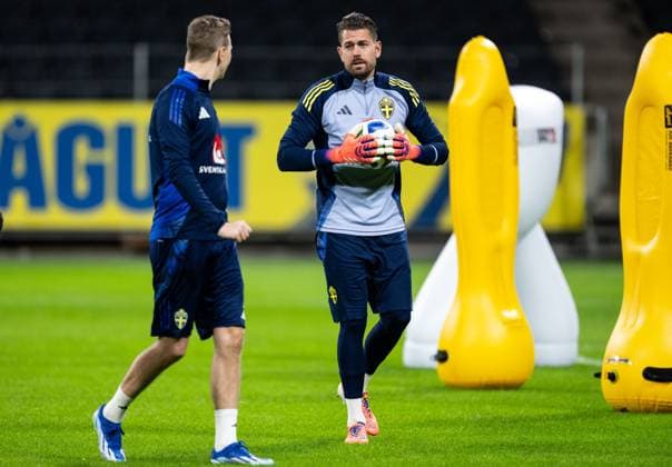 251117 Goalkeeper Kristoffer Nordfeldt of the Swedish men s national football team during a training session on November 17, 2025 in Stockholm. Photo: Jesper Zerman BILDBYRAN kod JZ JZ0647 fotboll football soccer fotball vm-kval kval FIFA World Cup, WM, Weltmeisterschaft, Fussball qualifier qualifier träning practice training sverige sweden sverige a bbeng Copyright: JESPERxZERMAN BB251117JZ006
