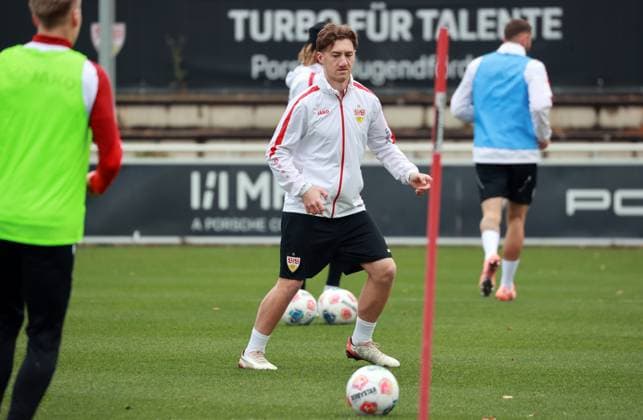 17.11.25 VfB Stuttgart Training Deutschland, Stuttgart, 17.11.2025, Fussball, Bundesliga, Saison 2025 2026, VfB Stuttgart Training: Angelo Stiller.