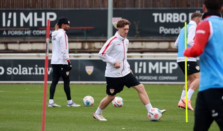 17.11.25 VfB Stuttgart Training Deutschland, Stuttgart, 17.11.2025, Fussball, Bundesliga, Saison 2025 2026, VfB Stuttgart Training: Angelo Stiller.