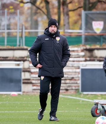 17.11.25 VfB Stuttgart Training Deutschland, Stuttgart, 17.11.2025, Fussball, Bundesliga, Saison 2025 2026, VfB Stuttgart Training: Sebastian Hoeneß (Trainer).
