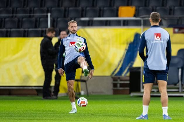 251117 Gustav Lundgren of the Swedish men s national football team during a training session on November 17, 2025 in Stockholm. Photo: Jesper Zerman BILDBYRAN kod JZ JZ0647 fotboll football soccer fotball vm-kval kval FIFA World Cup, WM, Weltmeisterschaft, Fussball qualifier qualifier träning practice training sverige sweden sverige a bbeng Copyright: JESPERxZERMAN BB251117JZ015