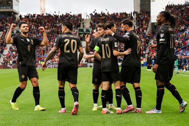 November 16, 2025, Porto, Portugal: Players of Portugal celebrate a goal during the FIFA World Cup, WM, Weltmeisterschaft, Fussball 2026 Qualifier match between Portugal and Armenia at Estadio do Dragao. Final scores: Portugal 9-1 Armenia. Porto Portugal - ZUMAs197 20251116_aaa_s197_485 Copyright: xRitaxFrancax