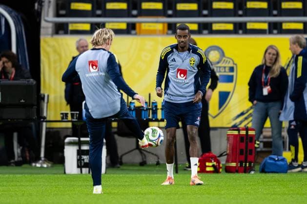 251117 Alexander Isak of the Swedish men s national football team during a training session on November 17, 2025 in Stockholm. Photo: Jesper Zerman BILDBYRAN kod JZ JZ0647 fotboll football soccer fotball vm-kval kval FIFA World Cup, WM, Weltmeisterschaft, Fussball qualifier qualifier träning practice training sverige sweden sverige a bbeng Copyright: JESPERxZERMAN BB251117JZ019