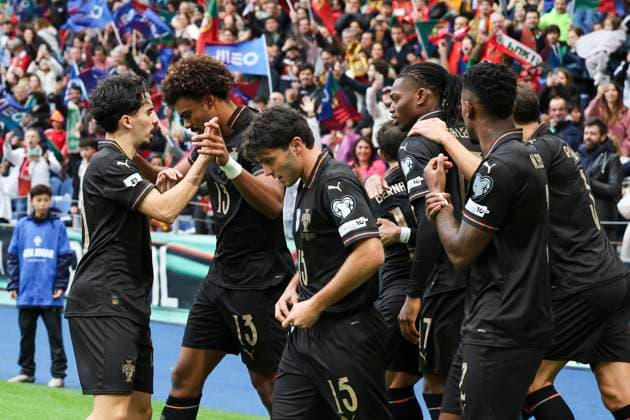 November 16, 2025, Porto, Portugal: Players of Portugal celebrate a goal during the FIFA World Cup, WM, Weltmeisterschaft, Fussball 2026 Qualifier match between Portugal and Armenia at Estadio do Dragao. Final scores: Portugal 9-1 Armenia. Porto Portugal - ZUMAs197 20251116_aaa_s197_493 Copyright: xRitaxFrancax