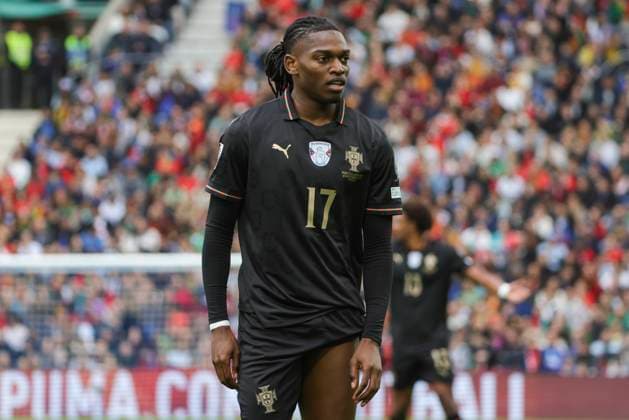 November 16, 2025, Porto, Portugal: GRafael Leao of Portugal seen in action during the FIFA World Cup, WM, Weltmeisterschaft, Fussball 2026 Qualifier match between Portugal and Armenia at Estadio do Dragao. Final scores: Portugal 9-1 Armenia. Porto Portugal - ZUMAs197 20251116_aaa_s197_498 Copyright: xRitaxFrancax