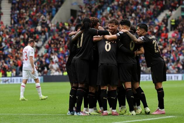 November 16, 2025, Porto, Portugal: Players of Portugal celebrate a goal during the FIFA World Cup, WM, Weltmeisterschaft, Fussball 2026 Qualifier match between Portugal and Armenia at Estadio do Dragao. Final scores: Portugal 9-1 Armenia. Porto Portugal - ZUMAs197 20251116_aaa_s197_499 Copyright: xRitaxFrancax