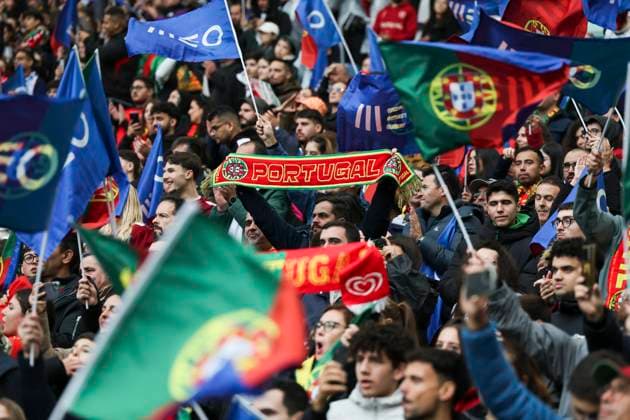 November 16, 2025, Porto, Portugal: Portuguese fans seen in action during the FIFA World Cup, WM, Weltmeisterschaft, Fussball 2026 Qualifier match between Portugal and Armenia at Estadio do Dragao. Final scores: Portugal 9-1 Armenia. Porto Portugal - ZUMAs197 20251116_aaa_s197_502 Copyright: xRitaxFrancax
