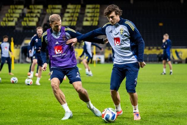 251117 Gustav Lundgren and Victor Nilsson Lindelöf of the Swedish men s national football team during a training session on November 17, 2025 in Stockholm. Photo: Jesper Zerman BILDBYRAN kod JZ JZ0647 fotboll football soccer fotball vm-kval kval FIFA World Cup, WM, Weltmeisterschaft, Fussball qualifier qualifier träning practice training sverige sweden sverige a bbeng Copyright: JESPERxZERMAN BB251117JZ028