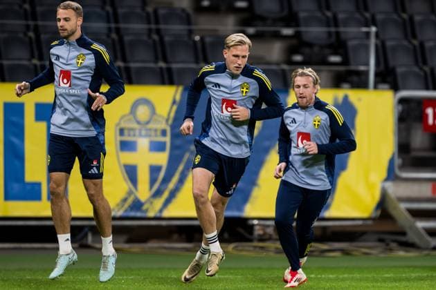 251117 Gustav Lundgren, Herman Johansson and Emil Forsberg of the Swedish men s national football team during a training session on November 17, 2025 in Stockholm. Photo: Jesper Zerman BILDBYRAN kod JZ JZ0647 fotboll football soccer fotball vm-kval kval FIFA World Cup, WM, Weltmeisterschaft, Fussball qualifier qualifier träning practice training sverige sweden sverige a bbeng Copyright: JESPERxZERMAN BB251117JZ054