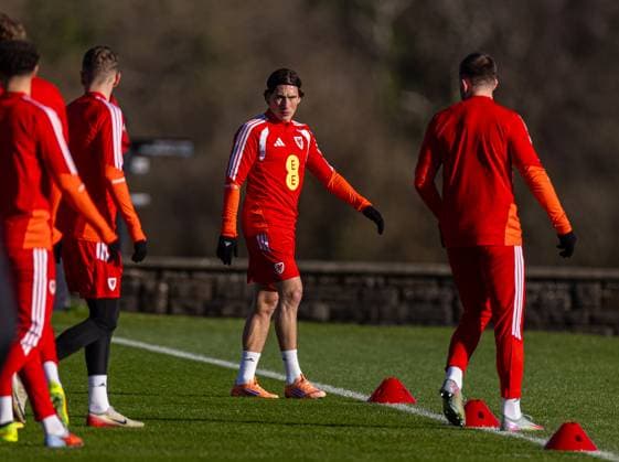 Football - FIFA World Cup, WM, Weltmeisterschaft, Fussball 2026 - Qualifying - Group J - Wales v North Macedonia - MD-1 CARDIFF, WALES - Monday, November 17, 2025: Wales Harry Wilson during a training session at the Vale Resort ahead of the FIFA World Cup Qualifying Group J match between Wales and North Macedonia. (Photo by David Rawcliffe Propaganda) CARDIFF Cardiff City Stadium CARDIFF WALES  Copyright: xDavidxRawcliffex P2025-11-17-Wales_North_Macedonia_MD_1-18